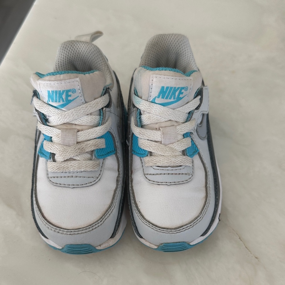 Nike Kids Sneakers in White and Blue